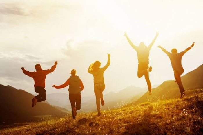 Harvard happiness expert: Do this easy exercise right now to stay socially connected