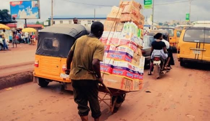 Housewife weeps as wheel barrow pusher escapes with foodstuff bought in Abuja market